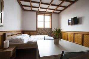 Postel nebo postele na pokoji v ubytování Penzion Na Náměstí