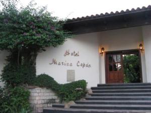 ด้านหน้าอาคารหรือทางเข้าของ Hotel Marina Copan