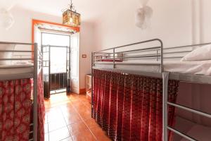 Postel nebo postele na pokoji v ubytování Peniche Hostel