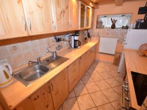 Een keuken of kitchenette bij Holiday home Sonja