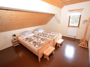 Een bed of bedden in een kamer bij Holiday home Sonja
