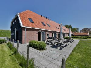 Foto da galeria de Spacious holiday home at 50 m. from the Oosterschelde em Wemeldinge
