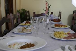 Restoranas ar kita vieta pavalgyti apgyvendinimo įstaigoje Hostal Isabel