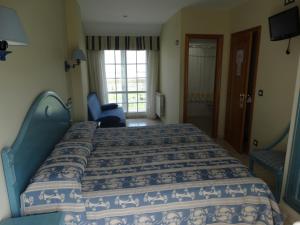 
A bed or beds in a room at Hotel Los Juncos
