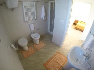 A bathroom at Appartamenti Torre