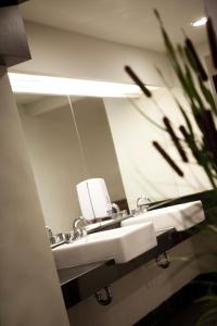 Ett badrum på Amaris Hotel Cihampelas