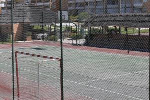 Tenis alebo squash v ubytovaní atico en Las Americas Islantilla primera línea de playa alebo jeho okolí