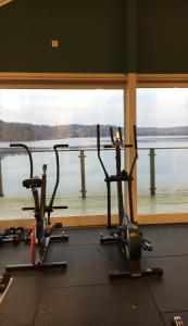 Fitness center at/o fitness facilities sa Hällsnäs Hotell & Restaurang