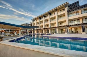Bazen v nastanitvi oz. blizu nastanitve Hideaway at Royalton Negril, An Autograph Collection All-Inclusive Resort - Adults Only