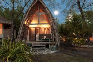 a small home with a large tent in a yard at MaoMeno Yoga Resort in Gili Meno