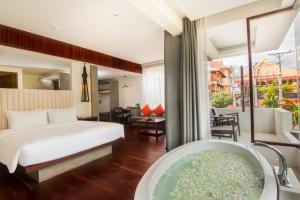 a hotel room with a bed and a bath tub at Apsara Residence Hotel in Siem Reap