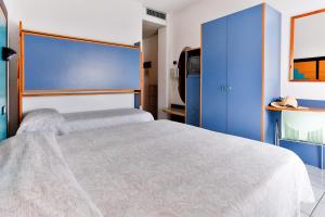 Een bed of bedden in een kamer bij Hotel Rondinella
