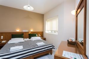 Postel nebo postele na pokoji v ubytování Radamanthy's Hotel Apartments