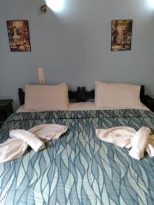 Ένα ή περισσότερα κρεβάτια σε δωμάτιο στο Σμαράγδι Ενοικιαζόμενα Δωμάτια