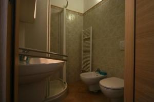 A bathroom at B&B La Baia Di Fiascherino citr01101sei-BEB-0011