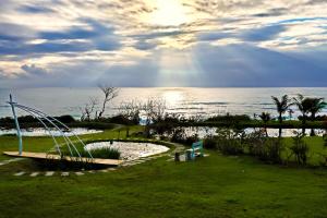 a view of the ocean from a park with a swing at Hai Yuansu 178 in Yanliau