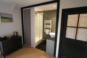 a bathroom with a black door and a sink at La Haute Flourie - bed and breakfast -chambres d'hôtes in Saint Malo