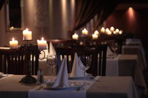 Reštaurácia alebo iné gastronomické zariadenie v ubytovaní A' PROPOS Hotel, Restauracja, Club