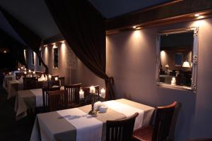 Reštaurácia alebo iné gastronomické zariadenie v ubytovaní A' PROPOS Hotel, Restauracja, Club