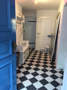 a bathroom with a black and white checkered floor at Ferienwohnung Ankerplatz in Rieden +32 photos