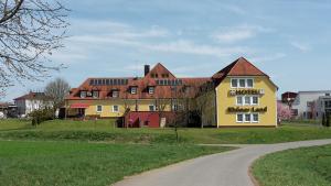 Imagem da galeria de Hotel Rhöner Land Garni - Bed & Breakfast em Oberthulba