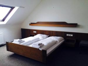Voodi või voodid majutusasutuse Saigon Hotel toas
