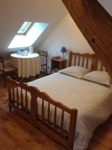 Postel nebo postele na pokoji v ubytování Entre Bourgogne et Morvan + 14 fotografií