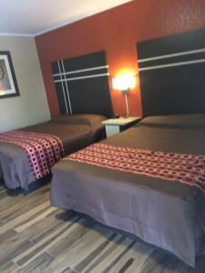 a hotel room with two beds in a room at Budget Inn of Avon Park in Avon Park