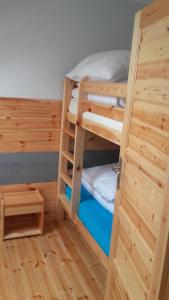 a couple of bunk beds in a room at Domki Letniskowe Kotwiczka in Dziwnówek