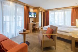 TV tai viihdekeskus majoituspaikassa Hotel Phoenix