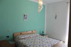 A bed or beds in a room at Casa Azzurra 3 camere e 2 bagni