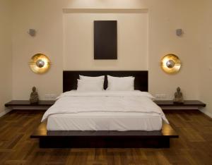 Uma cama ou camas num quarto em Nof Einsof