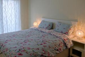 Ένα ή περισσότερα κρεβάτια σε δωμάτιο στο Sunset Holiday Home +33 φωτογραφίες