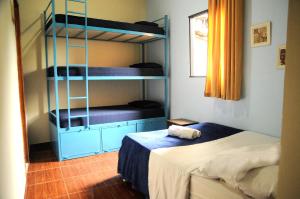 Poschodová posteľ alebo postele v izbe v ubytovaní Le House Hostel