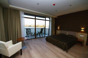 Postel nebo postele na pokoji v ubytování Family Hotel Casa del Mare
