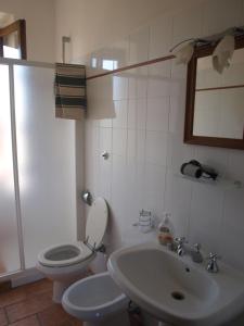 A bathroom at Santa Margherita Még 37 kép