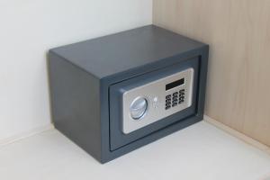 a microwave oven sitting on top of a counter at B&B Paura in Naples