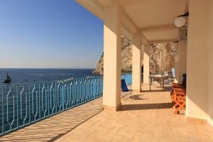 a balcony of a house with a view of the ocean at terrazza metese in Meta