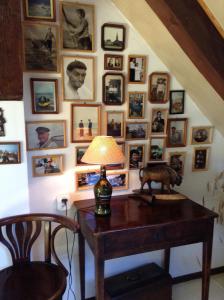 a room with a table with a lamp and pictures on the wall at u sylwana in Kuźnica