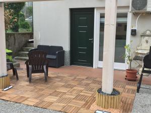 a front porch with a green door and chairs at Guest House Persico in Desenzano del Garda