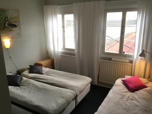 Säng eller sängar i ett rum på Trehörna Hotell & Konferens