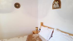 A bed or beds in a room at Ospitalità Diffusa Laste Dolomites - Cèsa Murer