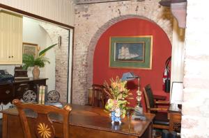 Foto dalla galleria di Copper and Lumber Store Hotel a English Harbour