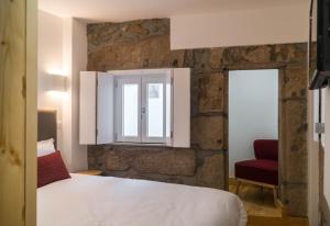 Cama ou camas em um quarto em Ribeiredge Guest House