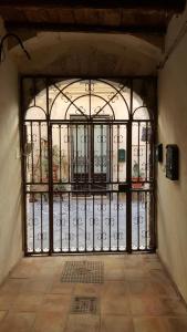 シラクーサにあるIl Nido di Diana in Ortigiaの中庭に通じる門