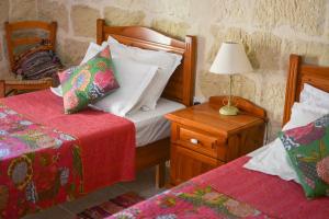 A bed or beds in a room at Shanti Ghar Gozo