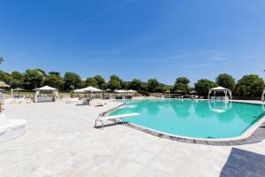 Bazén v ubytování Augustus Resort nebo v jeho okolí