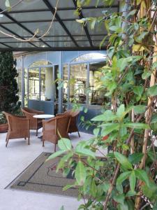 A seating area at Balneum Boutique Hotel & B&B