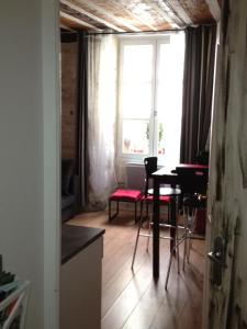 a kitchen with a table and chairs and a window at Coeur de Provence STC in Avignon