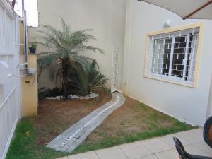Um jardim em Vila Stellino Suítes